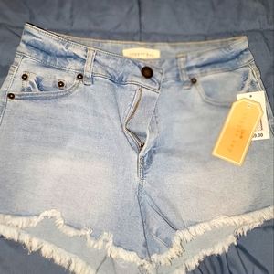 SHORTS NWT